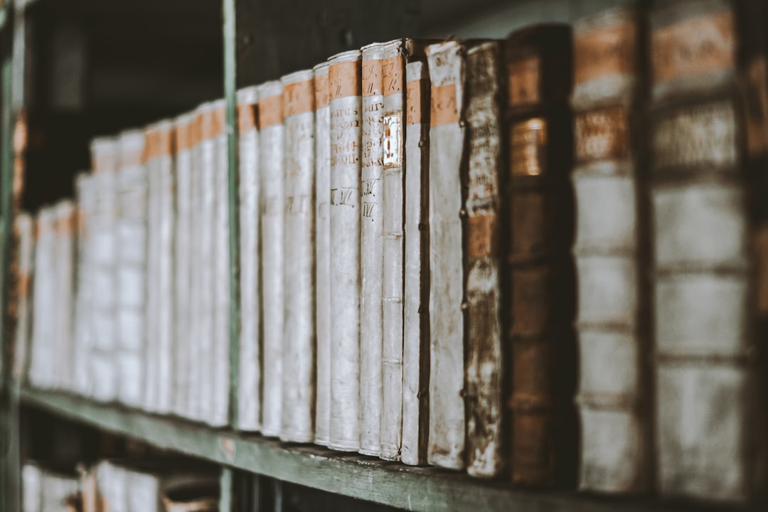 Photo Wooden bookcase